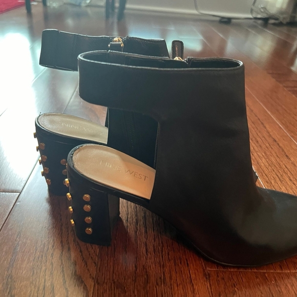 Nine West Size 7 Leather Heels - Picture 4 of 4
